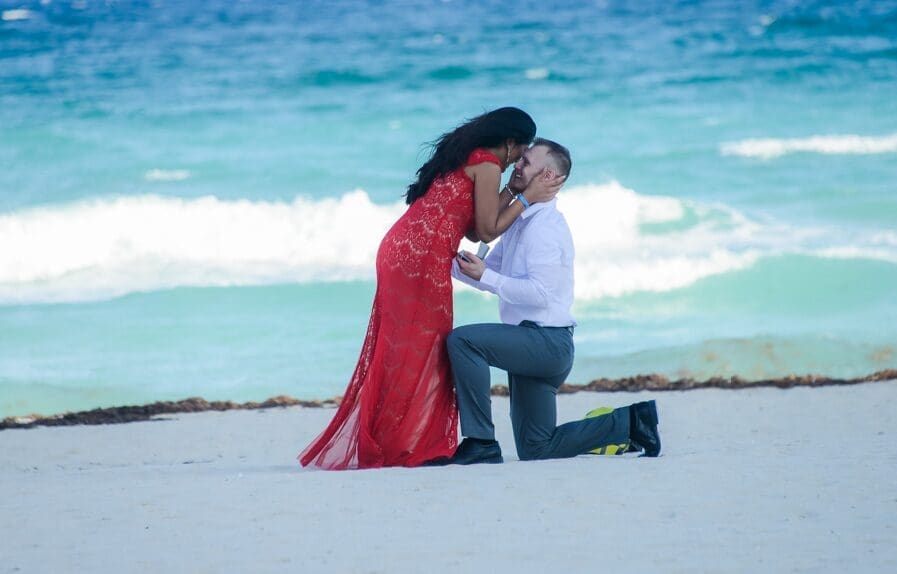 Explore seaside engagement ideas and romantic beach proposals